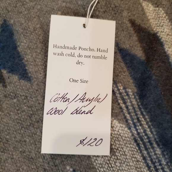 Adorable cape/poncho brand new - Picture 4 of 4